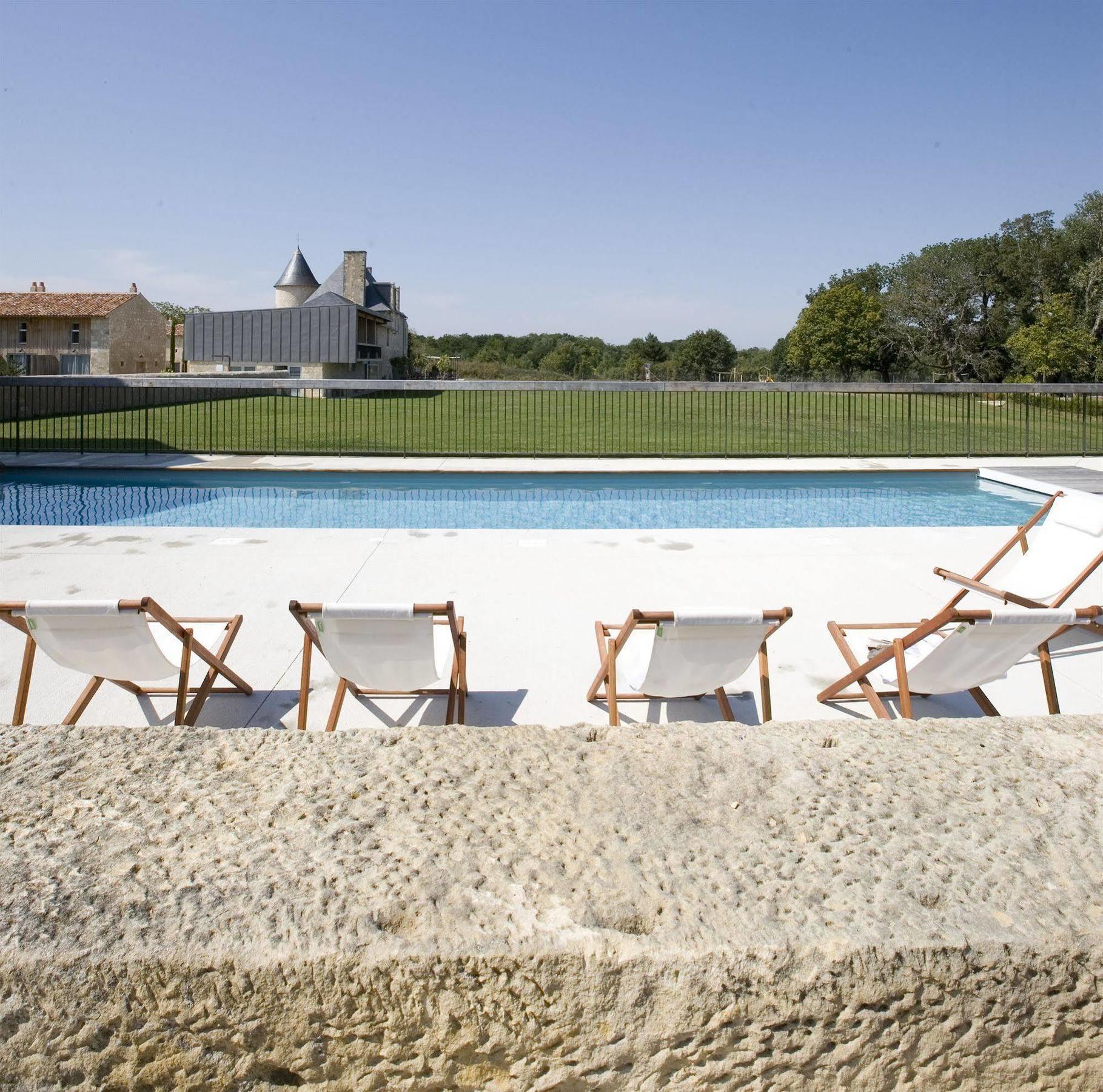 Hotel Domaine Du Normandoux, The Originals Relais Tercé Exterior foto